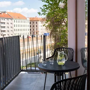 Hotell Sharingham, Brno
